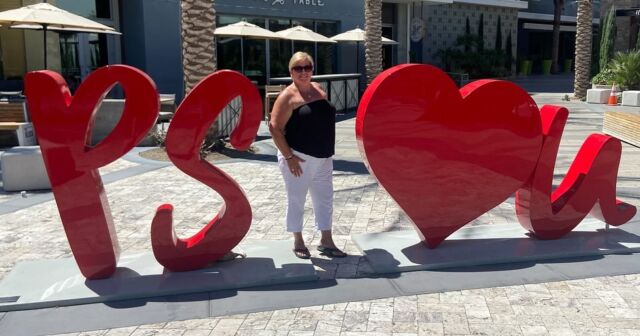 Happy 4th anniversary, to the love of my life, you are the best , love you forever my beautiful ❤️❤️❤️