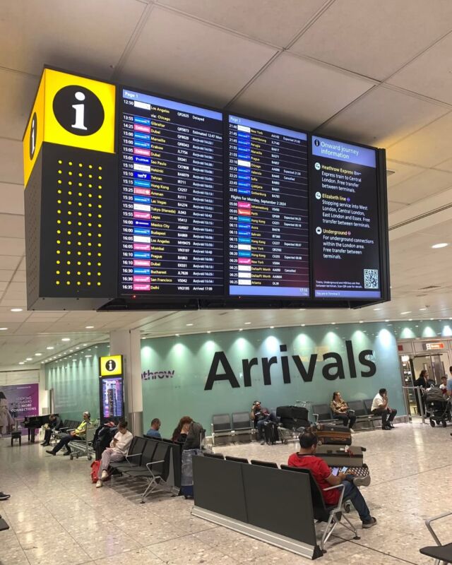 Heathrow today 🚕. #sherborne #sherbornecabs #sherbornecars#sherbornetaxi #sherbornetaxis #airport #airporttransfers #studenttransfer #studenttransfers #taxiindorset #taxiinsherborne#poshtaxiservice #poshtaxi #longdistancetaxi #anydistancetaxi#hounslowssherbornetaxi  contact@sherborne.taxi
